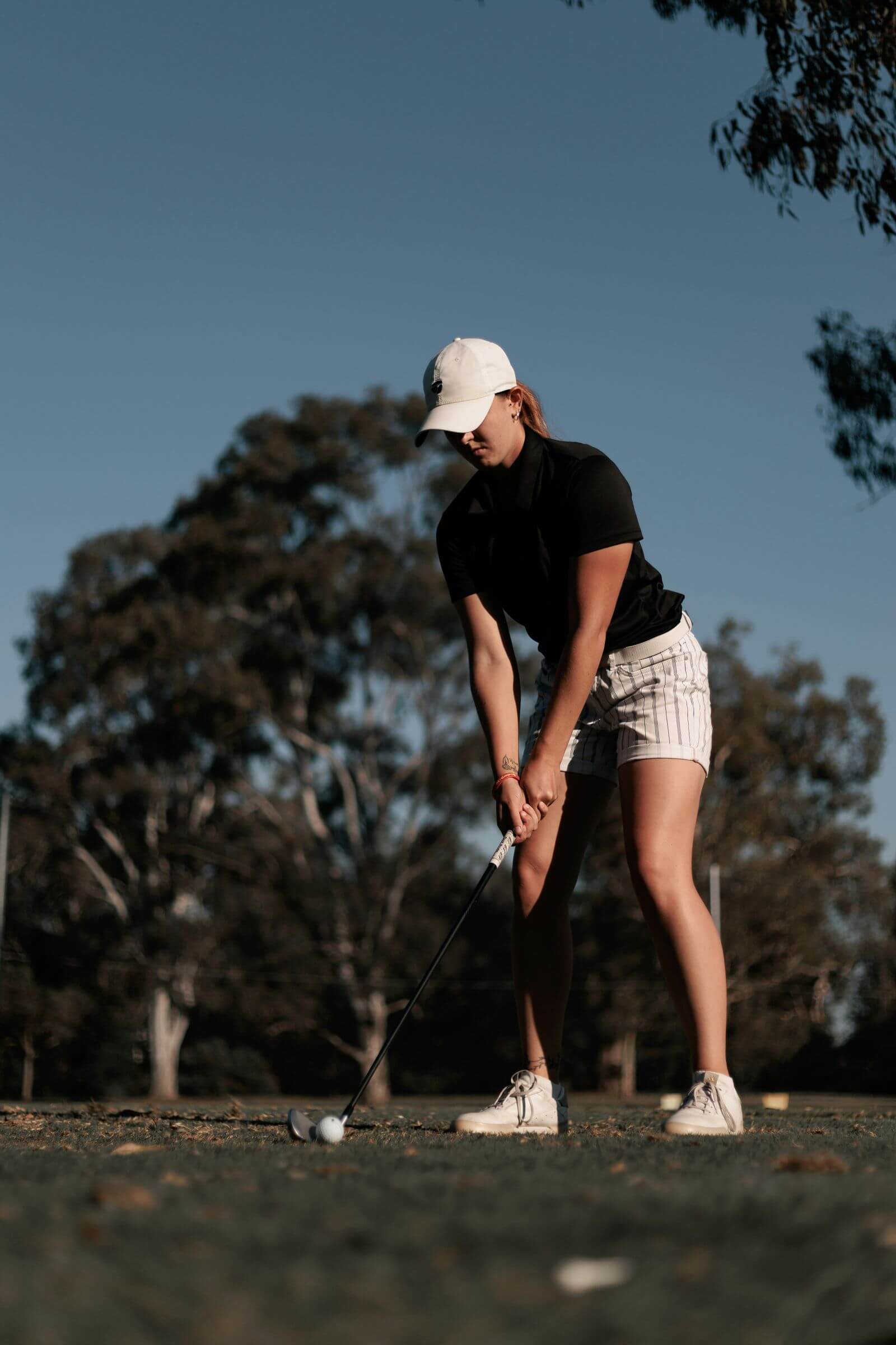 woman lining up golf swing